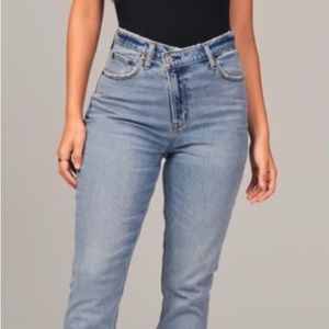 NWT Abercrombie 90s High Waist straight jeans / size 8S